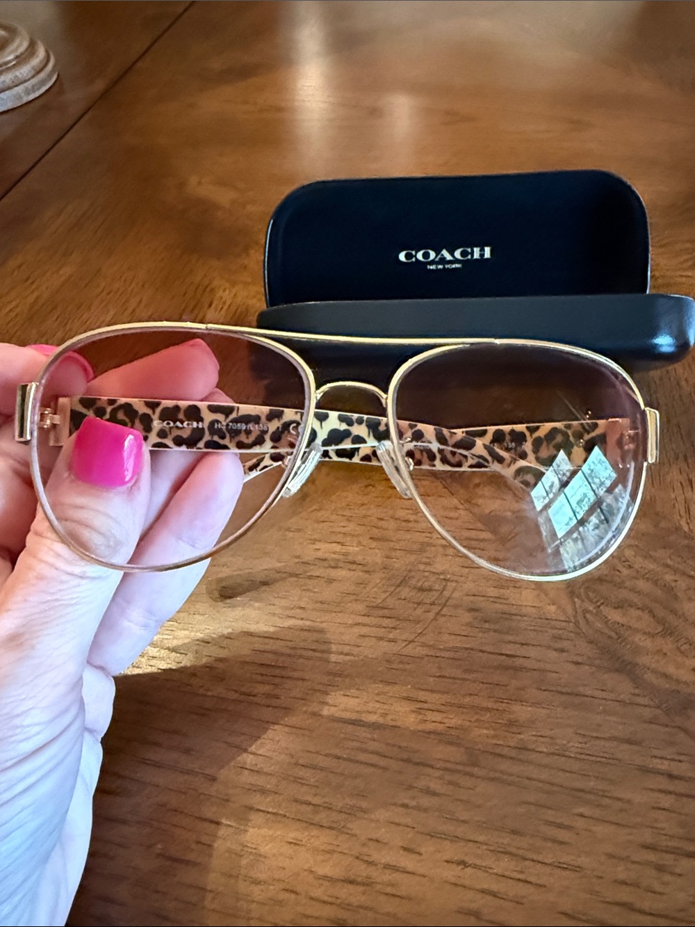 COACH Women's Gold Aviator Sunglasses  Leopard Temples HC7059 - prescription - Picture 7 of 9
